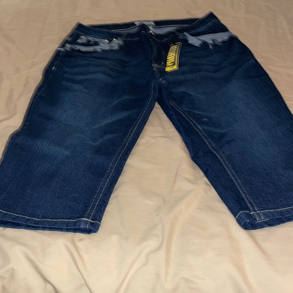 NWT denim  stretch capris with distressed front side pockets